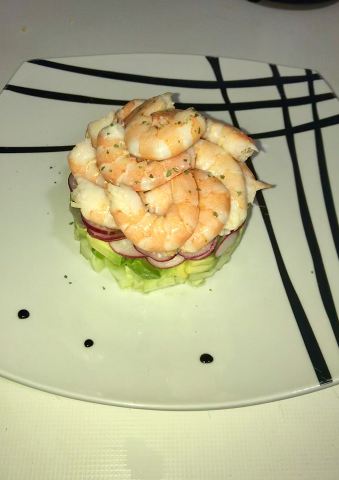 Una foto de Ensalada de langostinos