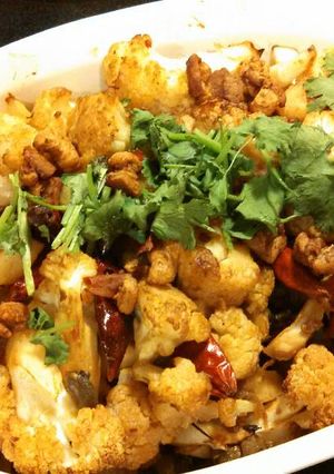 A picture of Roasted cauliflower 郫县豆瓣酱汁烤花菜.