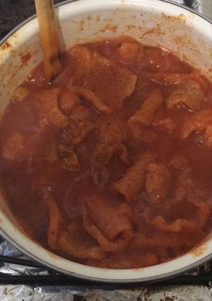 Una foto de Chicharrón en salsa de tomate