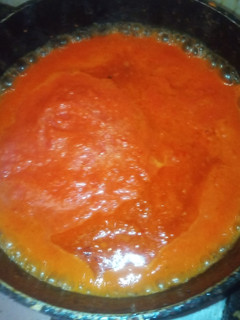 Una foto de Salsa fácil de tomate pimentón y zanahoria