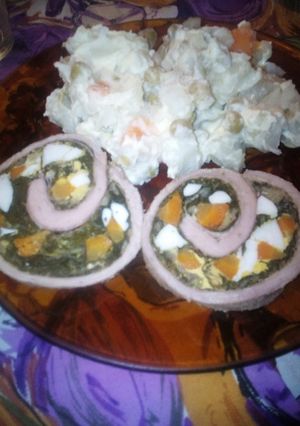 Una foto de Matambre relleno con ensalada rusa