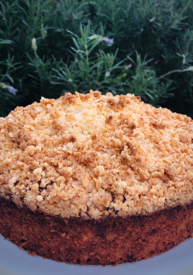 Una foto de Torta de banana con crumble 🍌🥧