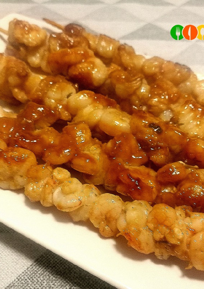 Una foto de Brochetas de rape y gambas