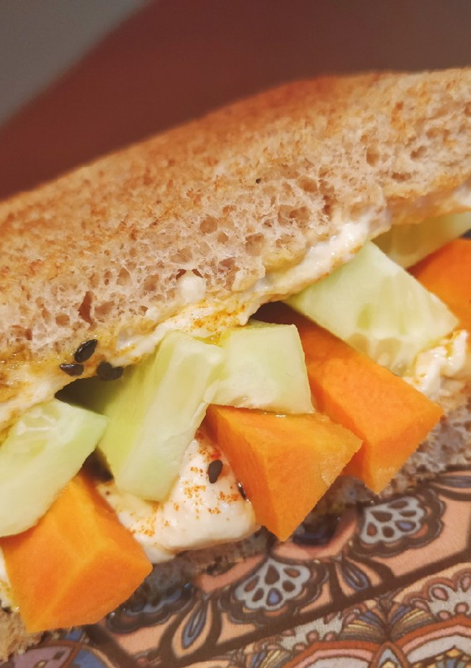 Una foto de Sándwich de Hummus