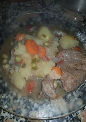 Una foto de Bife a la olla fácil y rico 💫