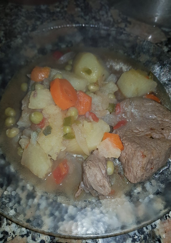 Una foto de Bife a la olla fácil y rico 💫