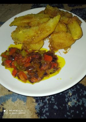 A picture of Fried sweet potato with sauce.