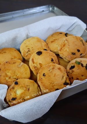 Une photo de Sablés aux noix raisins secs et fruits confits ☕