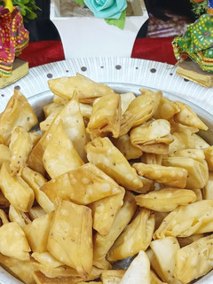A picture of Flaky crispy maida mathri 😋 (Diwali special recipe)🎉🪔🎇.