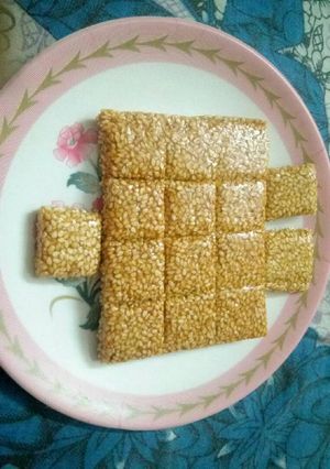 A picture of Til papdi.