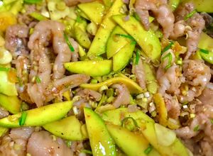 Hình của món Nộm chân gà.