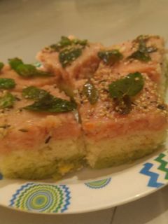 तिरंगी सैंडविच ढोकला (tiangi sandwich dhokla recipe in Hindi) रेसिपी मुख्य फोटो