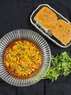ચીઝ પનીર ગોટાળો (Cheese Paneer Gotala Recipe In Gujarati) રેસીપી મુખ્ય ફોટો