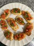 Bruschettas de tomate y albahaca 🍅🍃