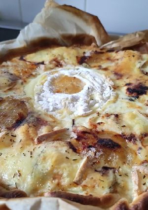Une photo de Ma tarte aux pommes de terre, morbier et Saint Félicien