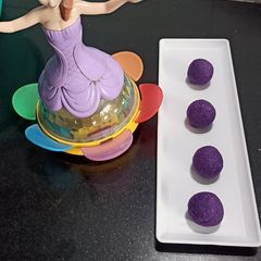 A picture of Blueberry flavoured Coconut ladoos.