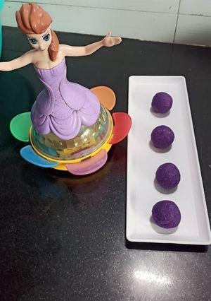 A picture of Blueberry flavoured Coconut ladoos.