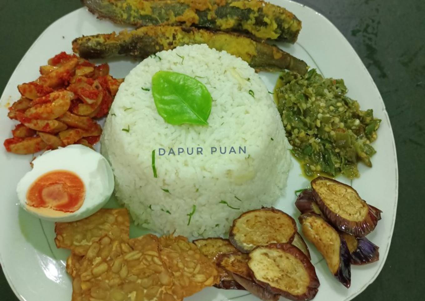 Nasi goreng Daun Jeruk