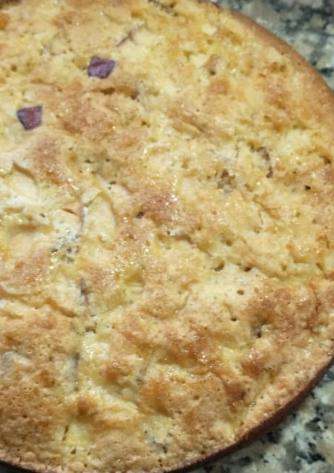 Una foto de Torta de pera o manzana 😋