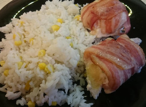 Baconbe tekert sajtos pulykamell recept fotója