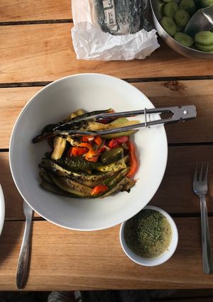 Una foto de Verduras al Horno con salsa de Chicatanas
