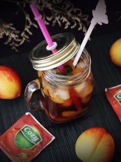 Hình của món Đào ngâm và Trà đào homemade thần thánh xua tan cơn nóng.