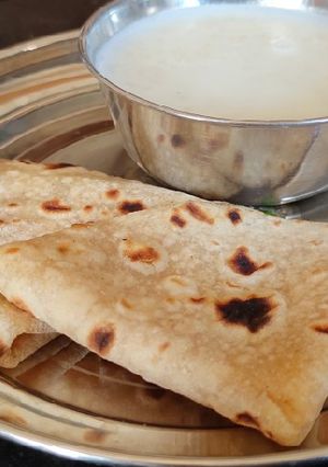 બે પડ વાળી રોટલી (Do Padi Rotli Recipe In Gujarati) રેસીપી મુખ્ય ફોટો