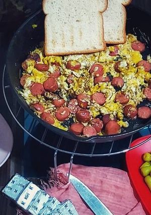 A picture of Eggs with sausage.