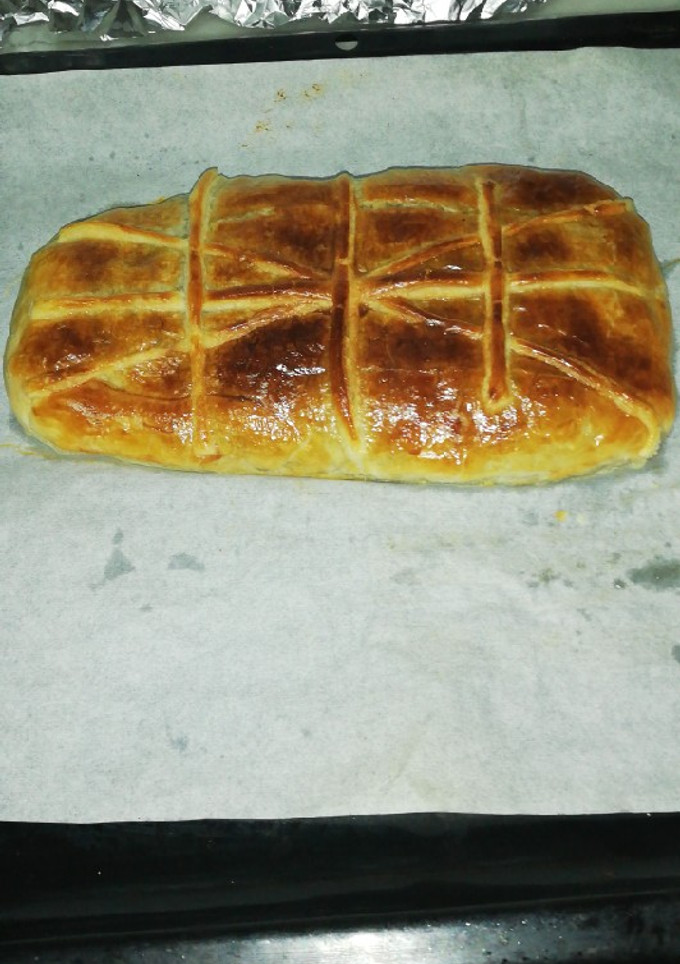 Una foto de Hojaldre de espinacas, setas, queso de cabra y frutos secos