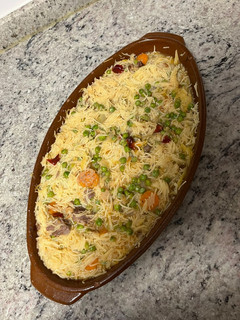Una foto de Fideuá con carrilleras y verduras