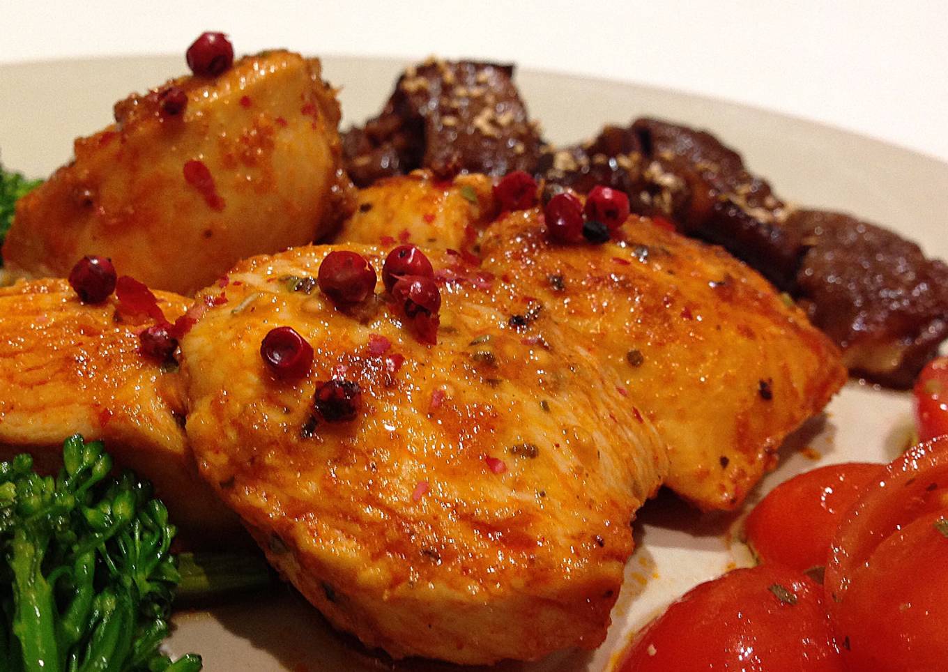 Delicias de Pollo adobado con Shiitake marinado y verduras