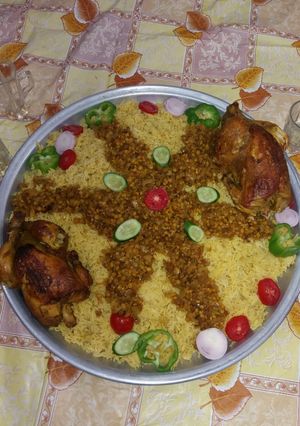 عکسی از دستور مچبوس با مرغ شکم پر