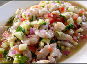 Una foto de Ceviche de pescado y camarón