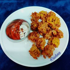 A picture of Crispy Onion pakoda.
