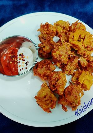A picture of Crispy Onion pakoda.