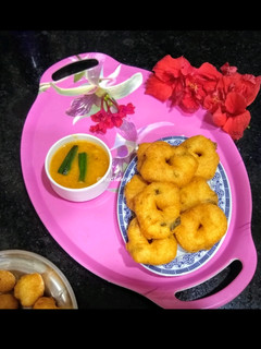 A picture of Medu Vada.