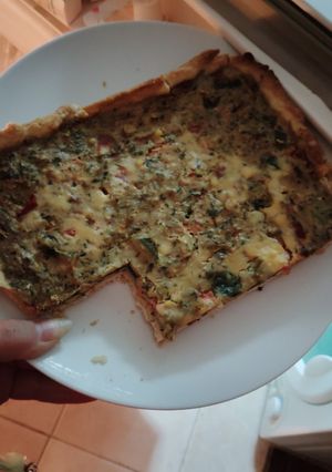 Una foto de Tarta de zapallitos y verduras varias