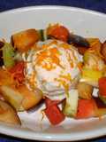 HELADO DE YOGURT DE PLATANO CON ENSALADA DE FRUTA. JON STYLE