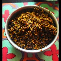 A picture of Curry leaves chatnipudi.