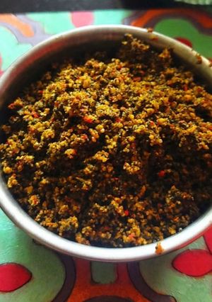 A picture of Curry leaves chatnipudi.