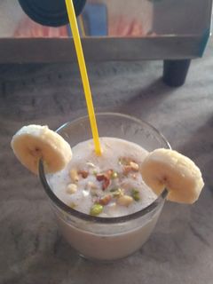 બનાના જ્યુસ(Banana Juice Recipe in Gujarati) રેસીપી મુખ્ય ફોટો
