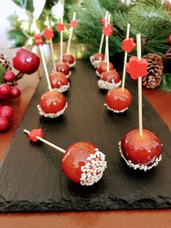 Una foto de Chupachups de tomatitos cherry caramelizados