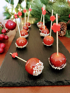 Una foto de Chupachups de tomatitos cherry caramelizados