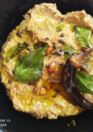 A picture of Peanut nariyal chutney.