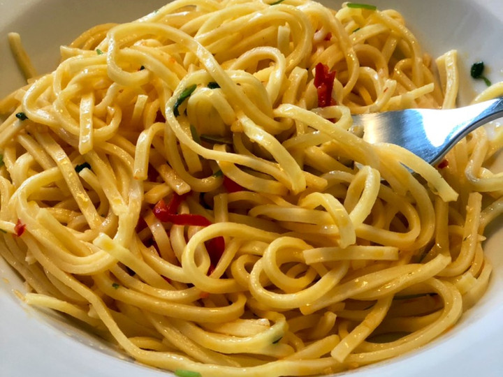 Cara Gampang Membuat Spaghetti aglio olio e peperoncino, Enak