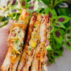 Cheesy veggie sandwich A picture of Cheesy veggie sandwich.