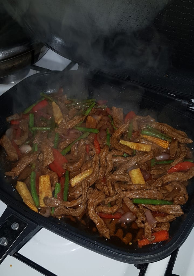 A picture of Beef with vegetables.