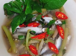 Hình của món Cá linh nấu chua với bông súng cơm mẻ.