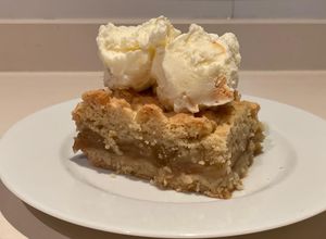 Una foto de Apple crumble (crumble de manzana)