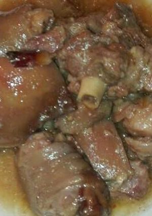 Una foto de Guarrito en salsa con almendras en la olla GM g